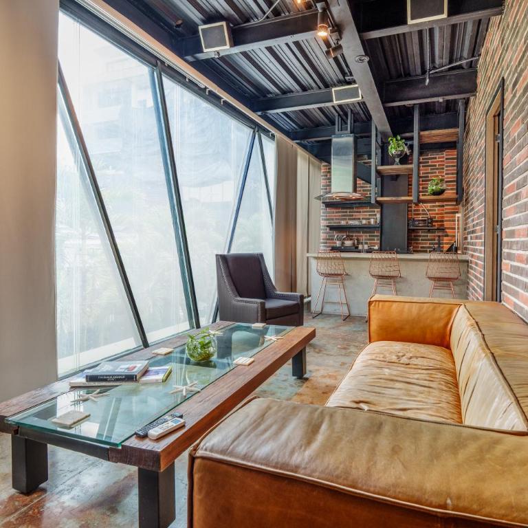 Lleras Vibex Party - Two-Bedroom Apartment with View - 1