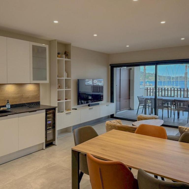 Appartement T4 moderne avec terrasse vue mer - Three-Bedroom Apartment with Marina View - 5