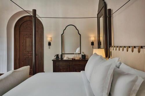 Four Seasons Hotel & Residences Cartagena - Grand Premier Colonial Room - 1