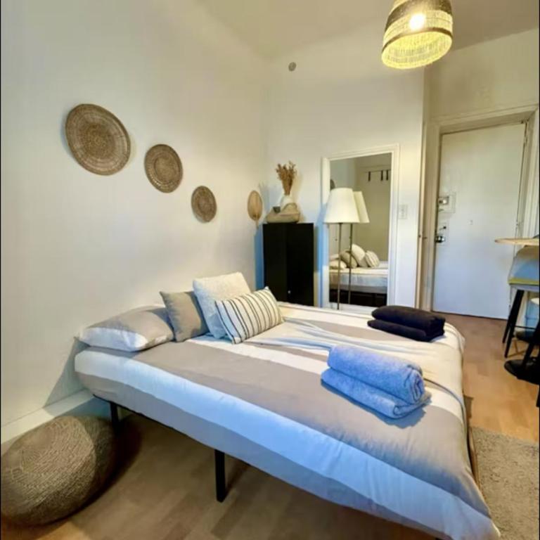 Le Perchoir Toulousain - Studio with Shared WC in the Heart of Rue Alsace Lorraine - One-Bedroom Apartment - 1