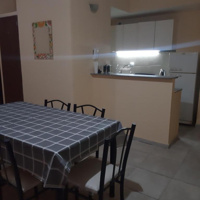 Depto temporario para 5 personas - Three-Bedroom Apartment - 8
