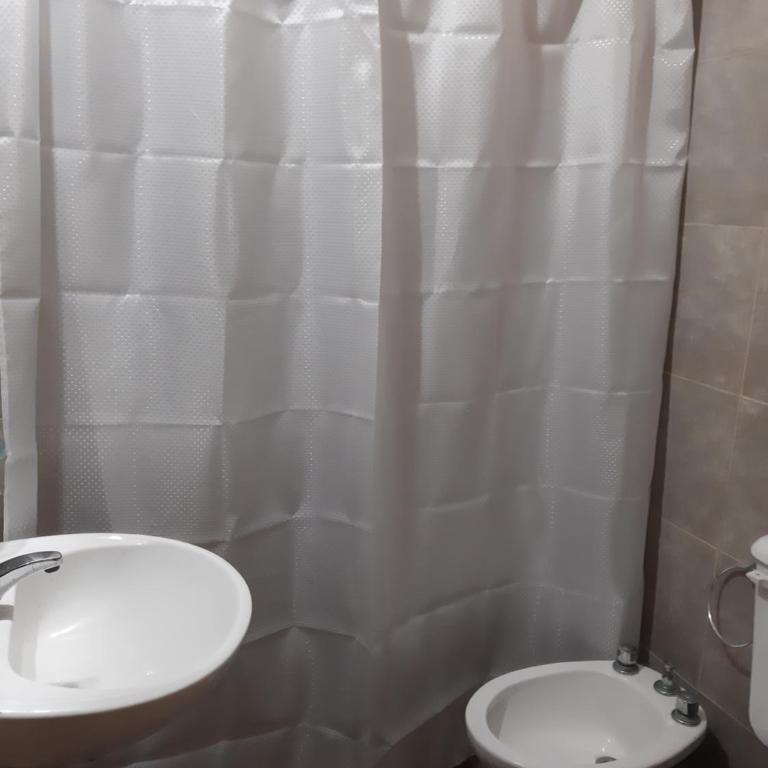 Depto temporario para 5 personas - Three-Bedroom Apartment - 9