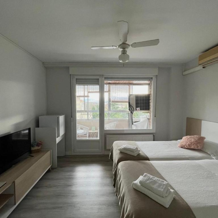 Pensión Luzía - Optional Auto Check-in - Habitación Triple con cama supletoria y baño privado - 1