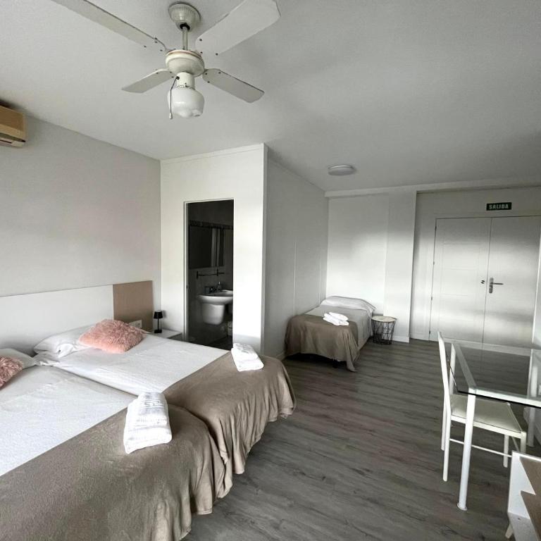 Pensión Luzía - Optional Auto Check-in - Habitación Triple con cama supletoria y baño privado - 4