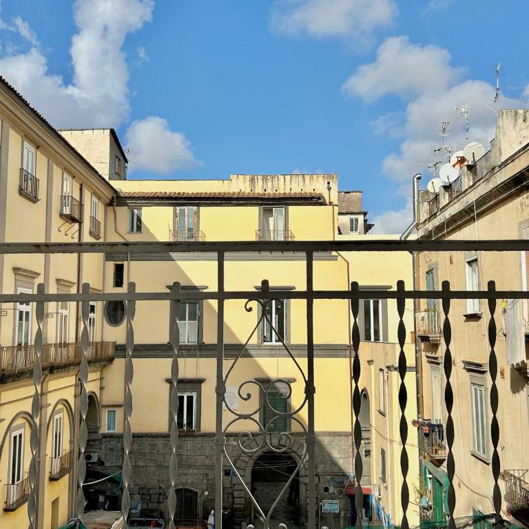 Residenza Caracciolo - Camera Matrimoniale con Balcone - 11