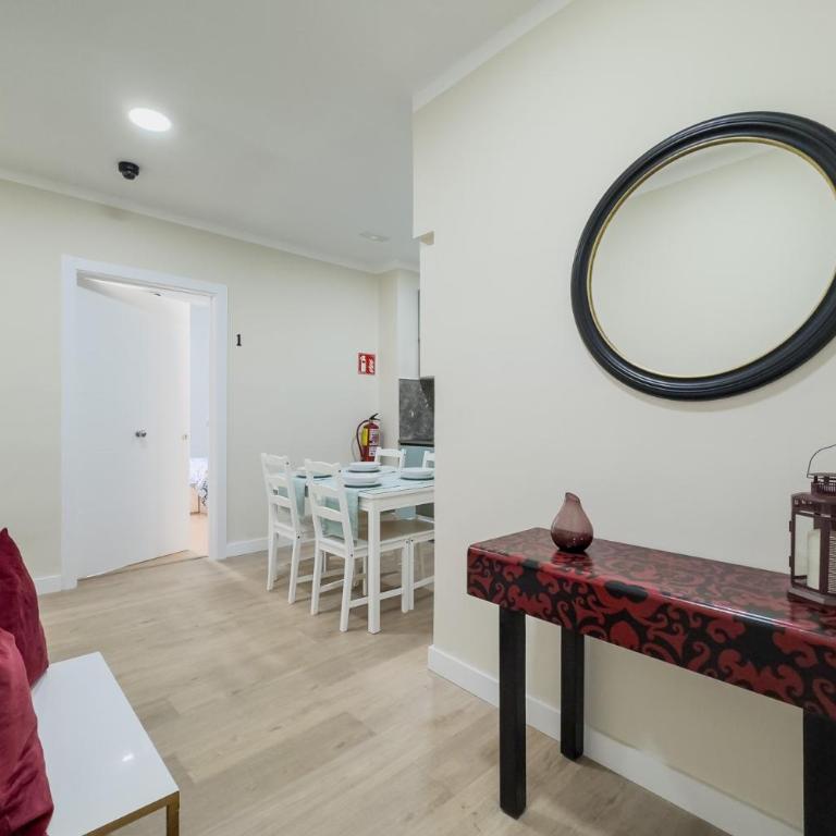 Habitación 6 con baño junto a Las Ramblas - Double Room with Balcony - 16