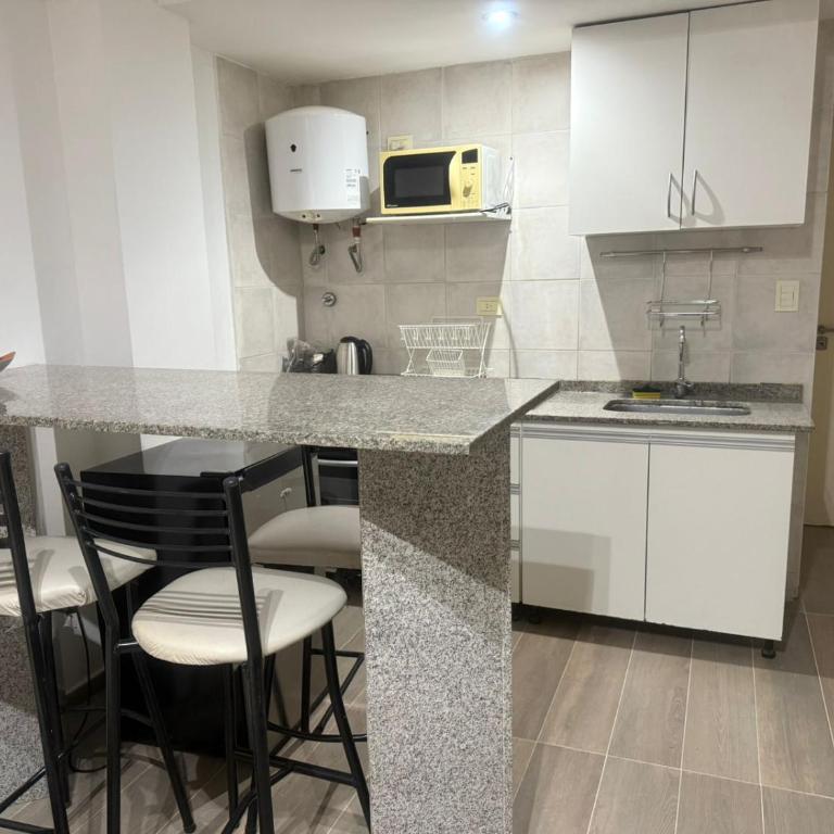 alquiler por dia av Corrientes y Dorrego a pasos Movistar Arena 1 2 3 4 5 personas piscina wifi cochera opcional Se solicita seña - Apartamento de 1 dormitorio - 12