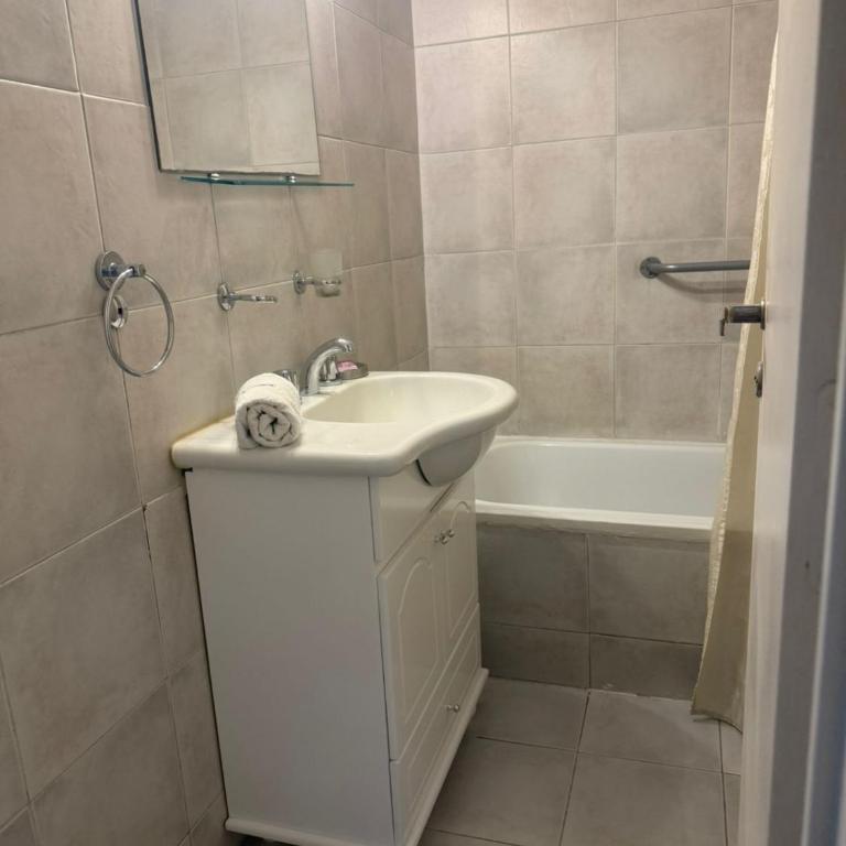 alquiler por dia av Corrientes y Dorrego a pasos Movistar Arena 1 2 3 4 5 personas piscina wifi cochera opcional Se solicita seña - Apartamento de 1 dormitorio - 17