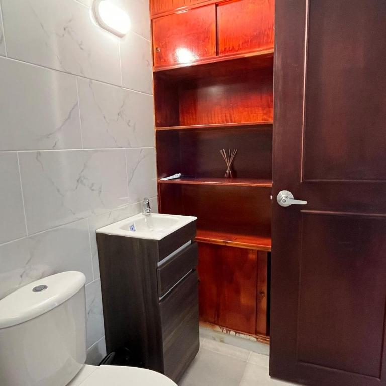 Casa Hotel Pontevedra - cerca a la clínica Shaio, - Habitación Triple Básica con baño compartido - 3