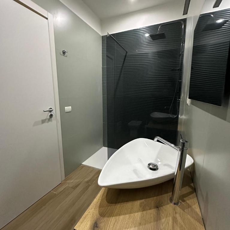 Yes I Know My Room - Foria - Camera King con Vasca Idromassaggio - 5