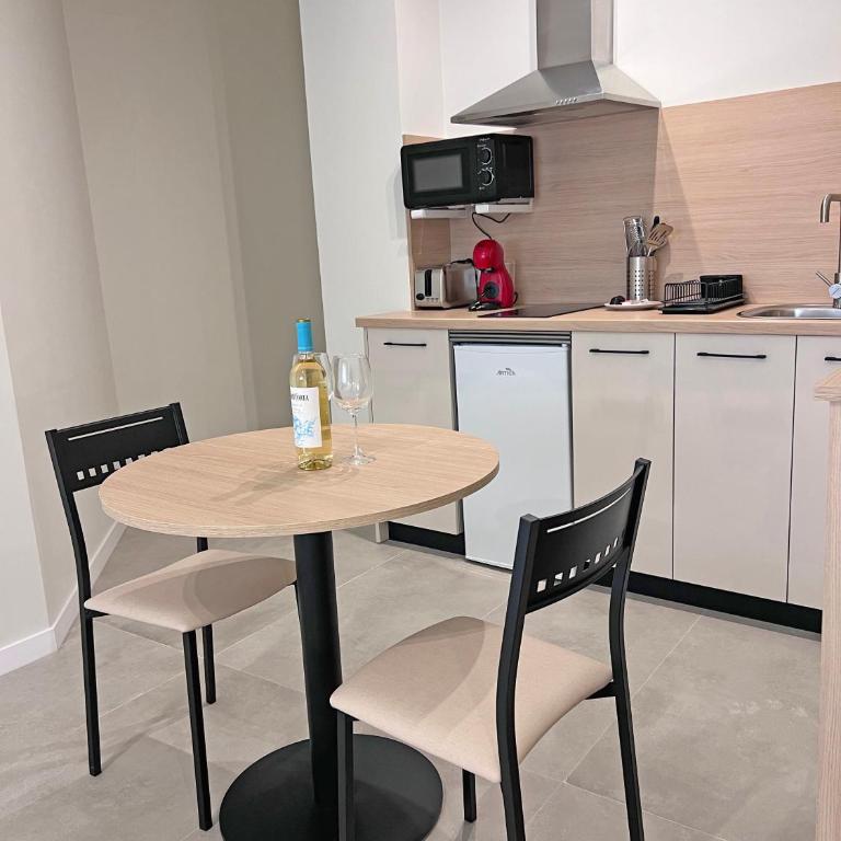 NUEVO -Bogotá Suites- Apartamentos con cocina, AC, 15min del centro a pie - Studio Apartment with Queen Bed - 28