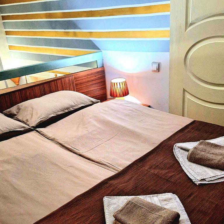 Apartment Cabin-Style - Two-Bedroom Apartment - 6