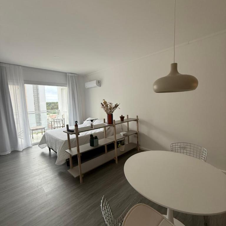 Monoambiente luminoso a pasos del mar con cochera - One-Bedroom Apartment - 6