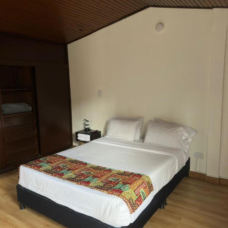 Bamuka Hostal - Habitación Doble con baño privado - 2