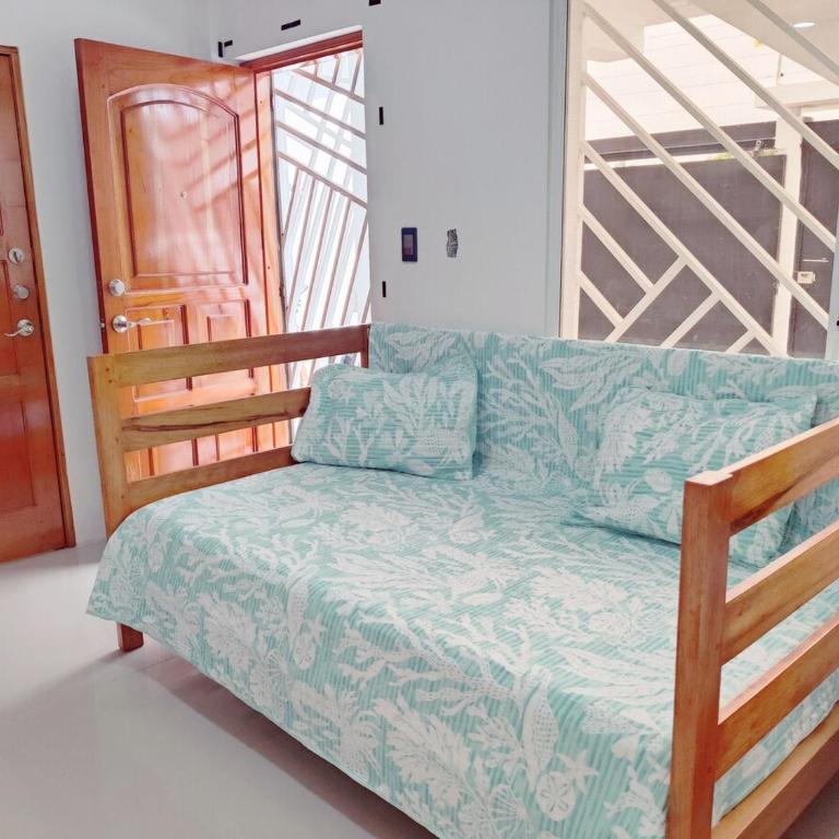 BLUE HOUSE CASA AZUL 3 Blocks from the Sea - Four-Bedroom House - 11