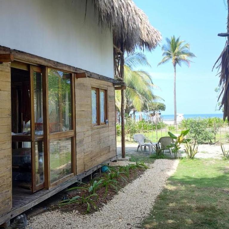CARPE DIEM oceanfront cabin private beach - Three-Bedroom Apartment - 2