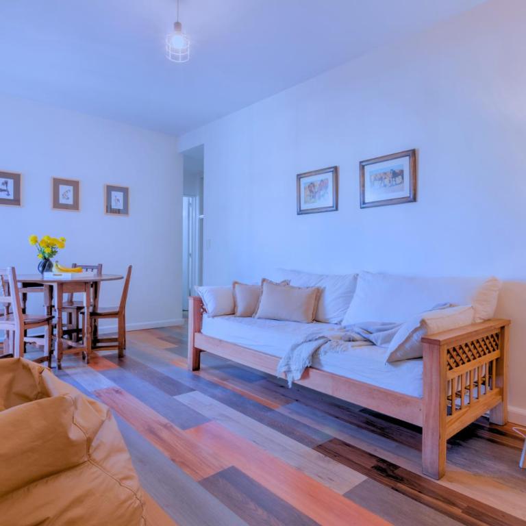 2 Ambientes centrico - 9 de Julio - Apartamento de 1 dormitorio con balcón - 1