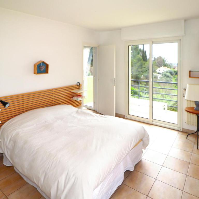 Awesome Home In Châteauneuf-Grasse - Maison de Vacances 5 Chambres - 7