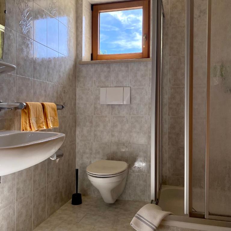 Naturhotel Haller - Economy Triple Room with Balcony - 5