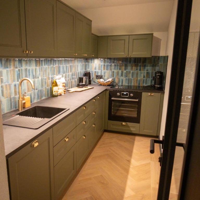 Appartements Cafe Schneider - Apartment mit 3 Schlafzimmern und Dusche - 10