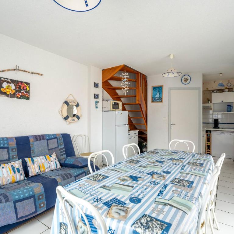 Maisonnette 2 étoiles à Mimizan Plage à 200m de l'océan, 6 pers, terrasse, parking, tout confort - FR-1-50-75 - Appartement - 4