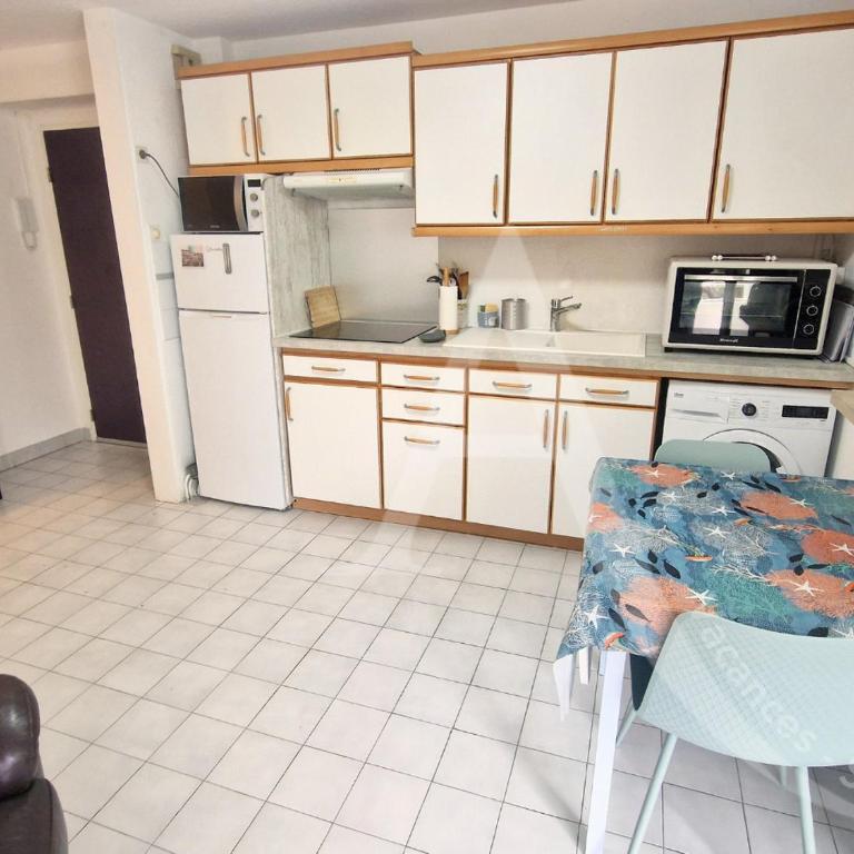 Quartier plage 1 chambre Parking Climatisation Internet - Apartment mit 1 Schlafzimmer - 3