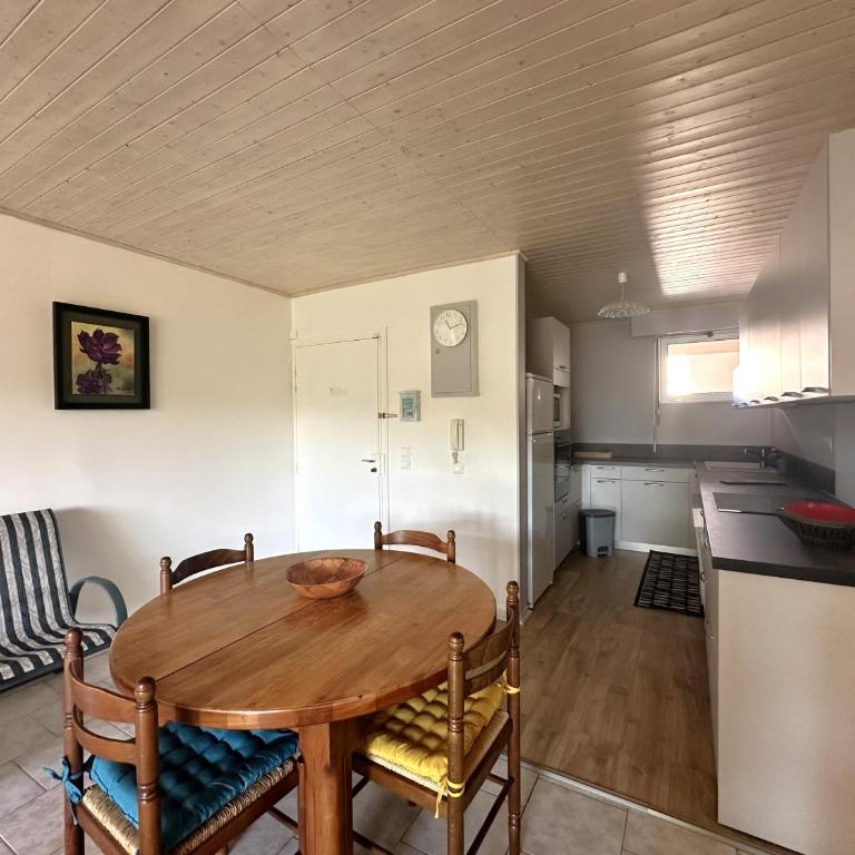 HYELAN - Appartement climatisé pour 6 personnes avec piscine sur le port d'Hyères - Apartment mit 2 Schlafzimmern - 8