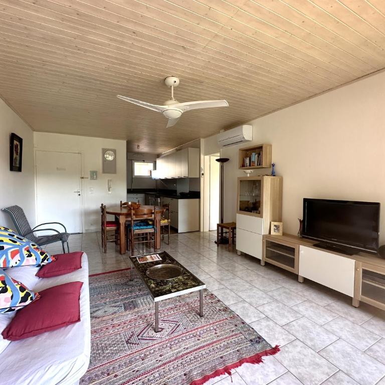 HYELAN - Appartement climatisé pour 6 personnes avec piscine sur le port d'Hyères - Apartment mit 2 Schlafzimmern - 7