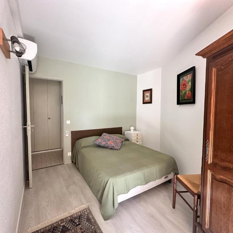 HYELAN - Appartement climatisé pour 6 personnes avec piscine sur le port d'Hyères - Apartment mit 2 Schlafzimmern - 13