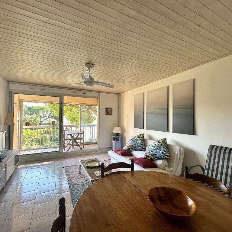 HYELAN - Appartement climatisé pour 6 personnes avec piscine sur le port d'Hyères - Apartment mit 2 Schlafzimmern - 6