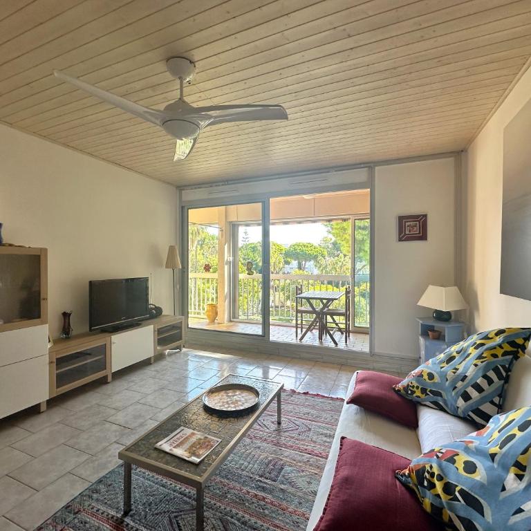 HYELAN - Appartement climatisé pour 6 personnes avec piscine sur le port d'Hyères - Apartment mit 2 Schlafzimmern - 5