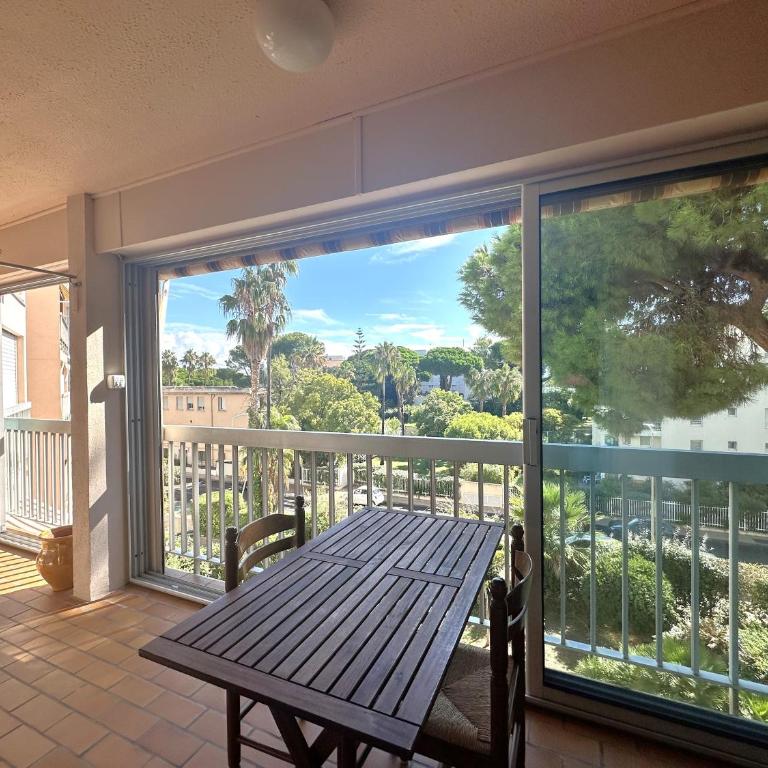HYELAN - Appartement climatisé pour 6 personnes avec piscine sur le port d'Hyères - Apartment mit 2 Schlafzimmern - 3