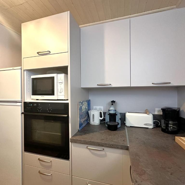 HYELAN - Appartement climatisé pour 6 personnes avec piscine sur le port d'Hyères - Apartment mit 2 Schlafzimmern - 10
