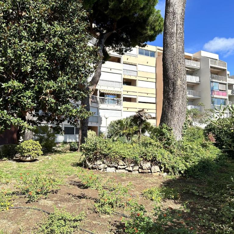HYELAN - Appartement climatisé pour 6 personnes avec piscine sur le port d'Hyères - Apartment mit 2 Schlafzimmern - 16