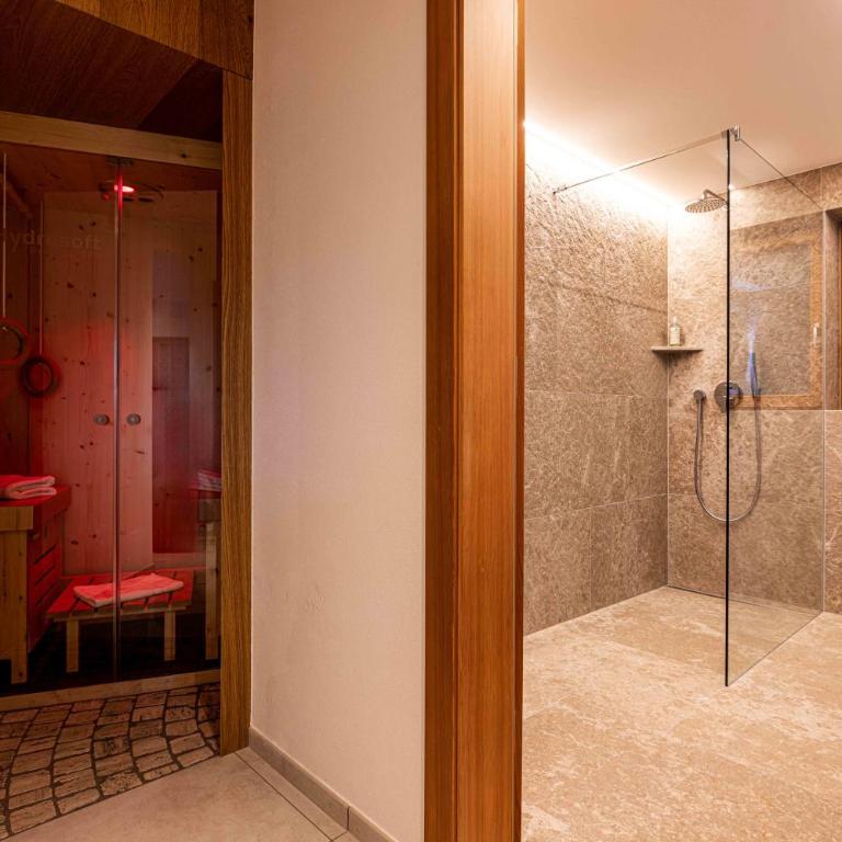 Sirona Stay - Private Spa Retreat near Bolzano Dolomites - Romantic Stay with Sauna Whirlpool Garden Garage Free Bolzano Card - Appartamento con 1 Camera da Letto e Vasca Idromassaggio - 13