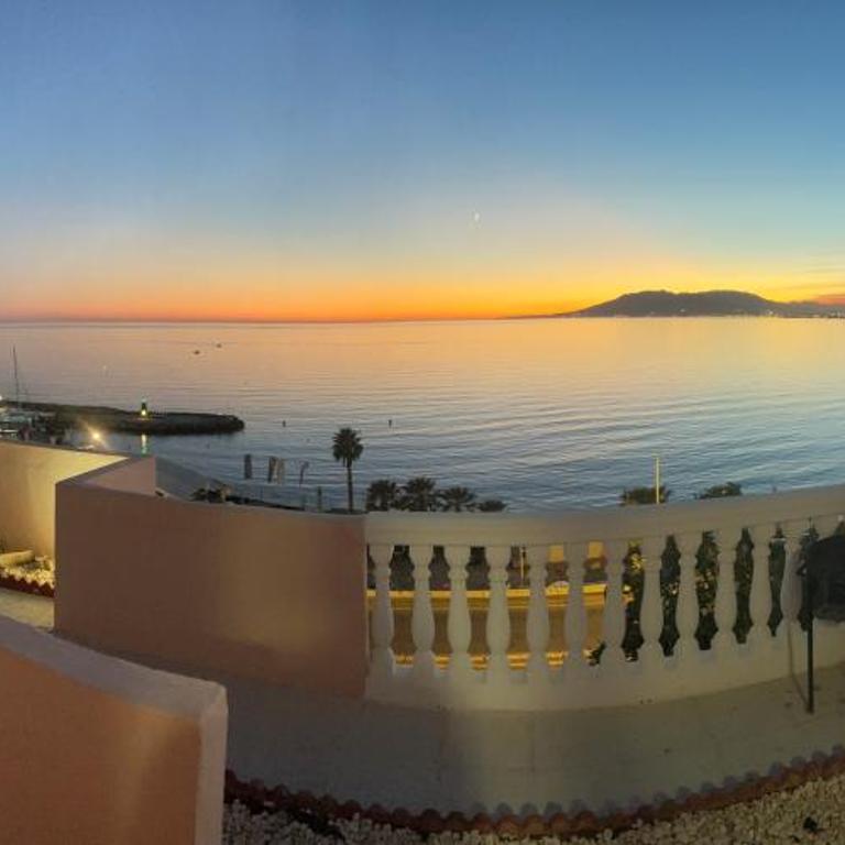 Magnificent Holiday 5 bedroom villa in beach front - Villa - 5