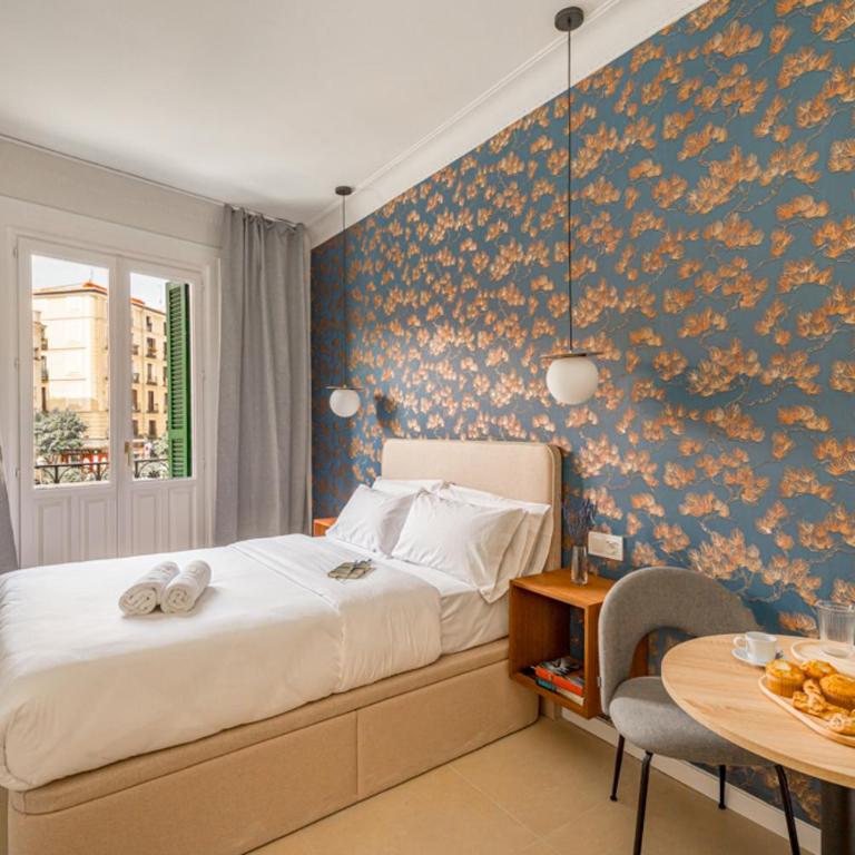 Habitación privada en Lavapiés - Double Room with Balcony - 1
