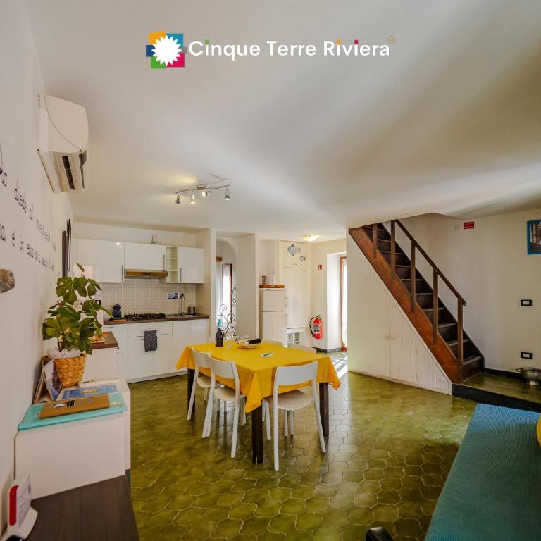 El Nin Apartment with Terrace & AC - Two-Bedroom Apartment - 4