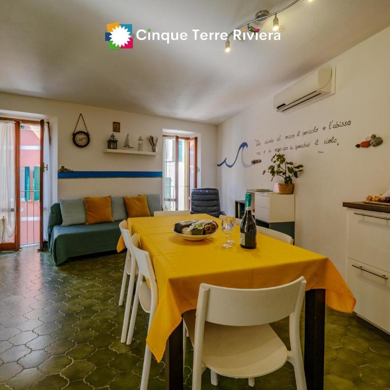 El Nin Apartment with Terrace & AC - Two-Bedroom Apartment - 5