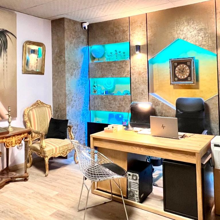 HOSTEL Pepper-Gold -STEP-FREE ENTRANCE -car- free Space-no nois-3 minutes from Port -BED ROOMS 8 GUEST 55 M2 AND 8 GUEST 65 M2 - Bunk Bed in Mixed Dormitory Room - 1
