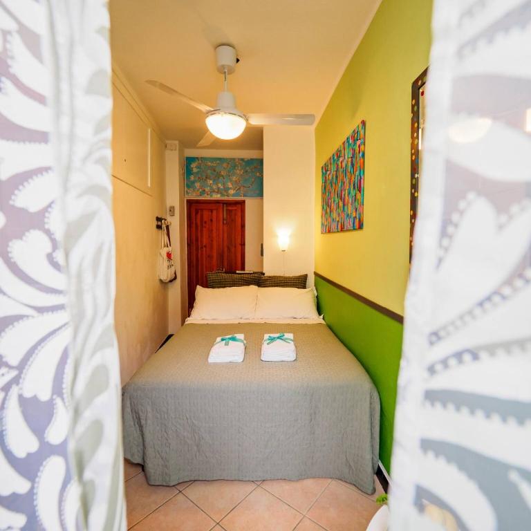 Carmelina Tiny Village Room - One-Bedroom Apartment - 2