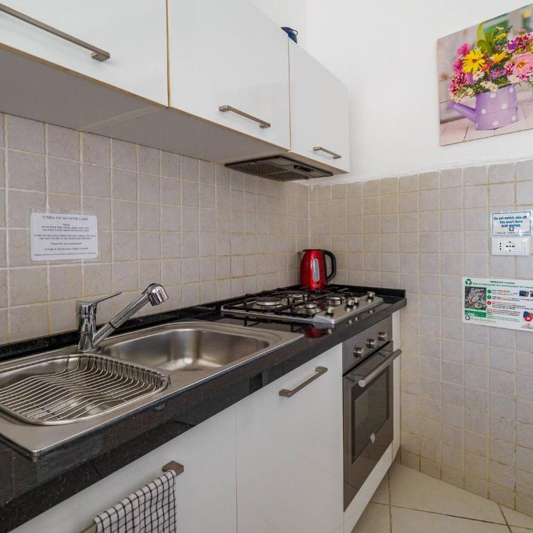 Unda de Ma Apartment with AC & Sea View Balcony - Three-Bedroom Apartment - 5