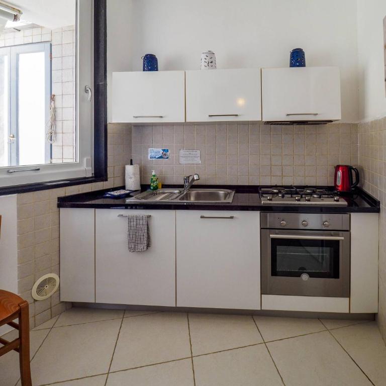 Unda de Ma Apartment with AC & Sea View Balcony - Three-Bedroom Apartment - 12