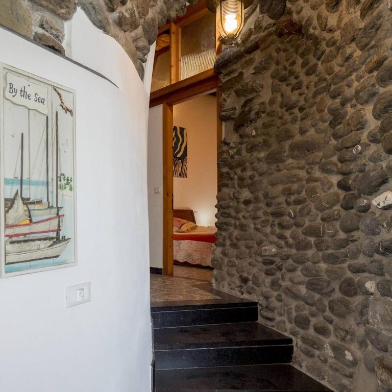 Unda de Ma Apartment with AC & Sea View Balcony - Three-Bedroom Apartment - 21