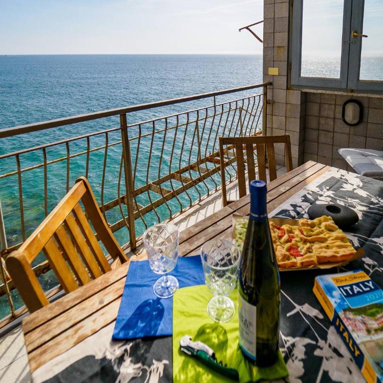 Unda de Ma Apartment with AC & Sea View Balcony - Three-Bedroom Apartment - 25