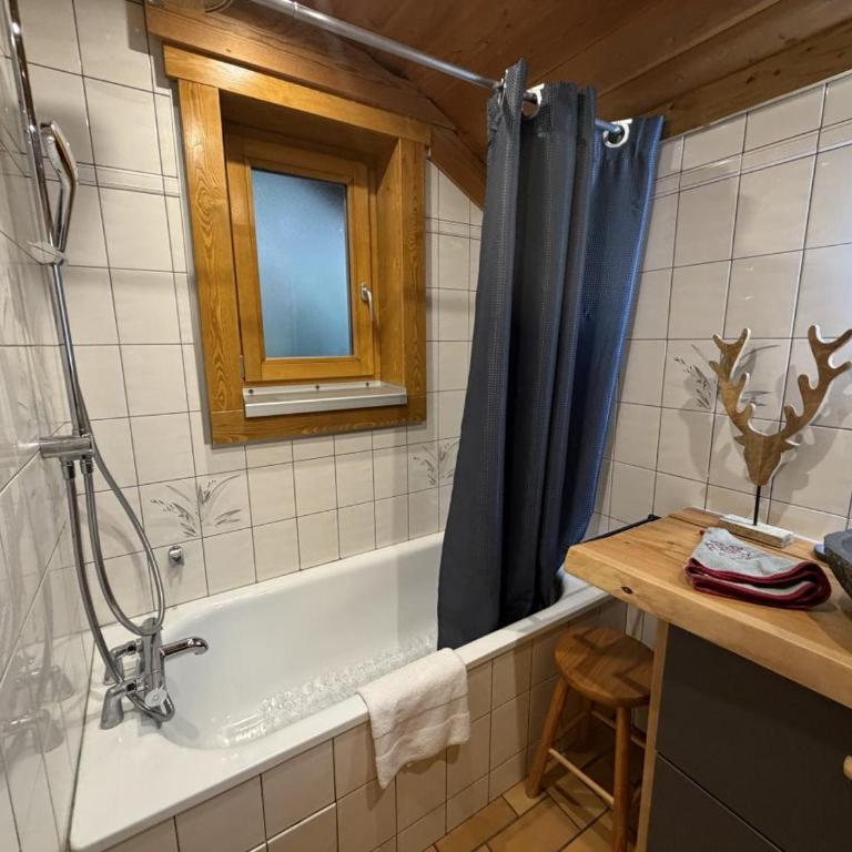 LE GRAND CERF Chalet en rondins avec SPA Jacuzzi - Chalet - 37