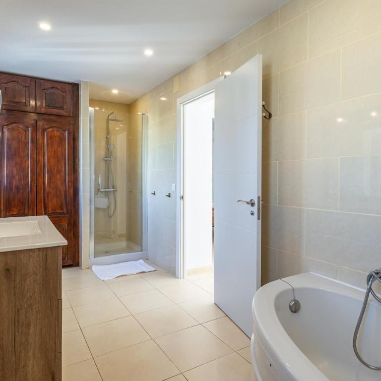 Inftour La Fustera Villa - Chalet de 3 dormitorios - 11