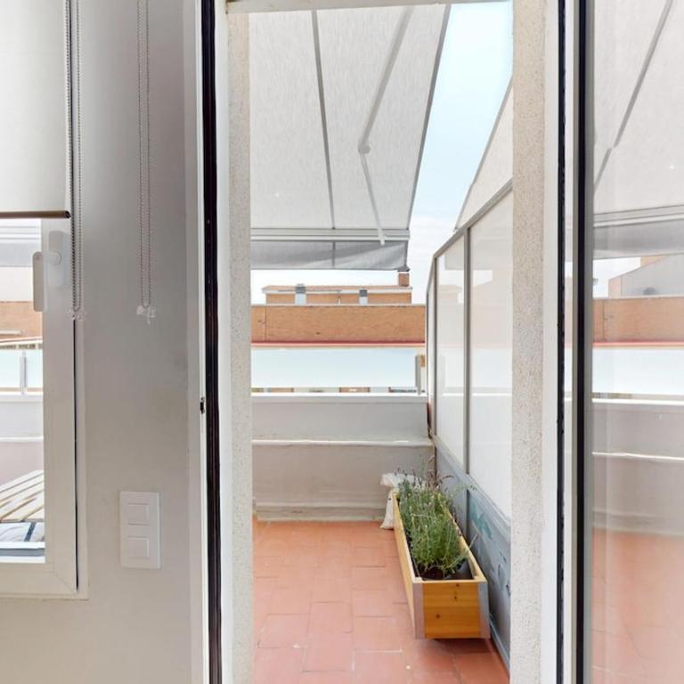 Stunning penthouse in Cuatro Caminos for 4 pax - Artistas 1 - Apartamento de 1 dormitorio con terraza - 4