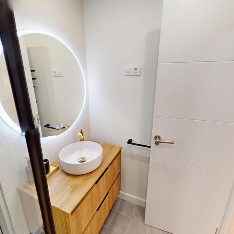 Stunning penthouse in Cuatro Caminos for 4 pax - Artistas 1 - Apartamento de 1 dormitorio con terraza - 10