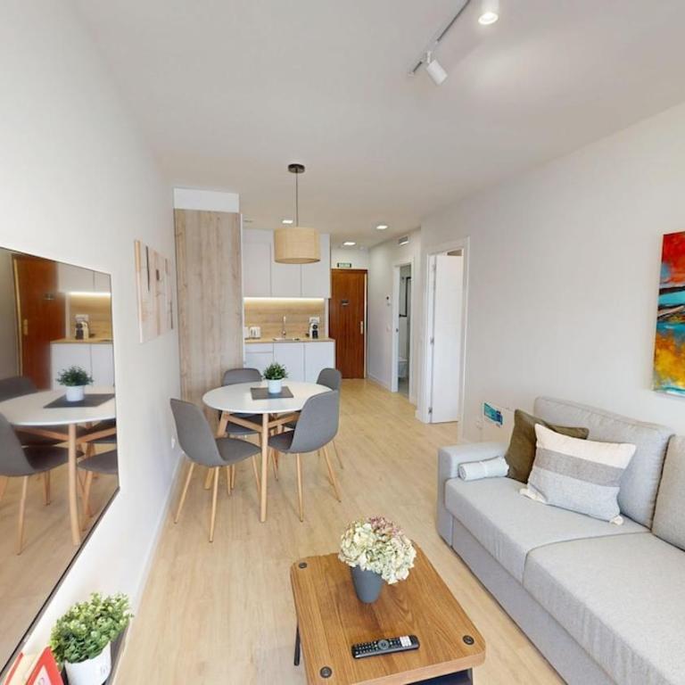 Stunning penthouse in Cuatro Caminos for 4 pax - Artistas 1 - Apartamento de 1 dormitorio con terraza - 11